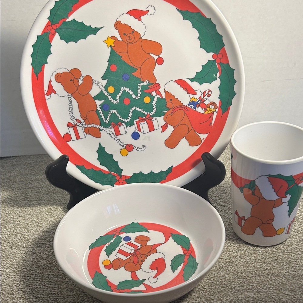 Vintage Holiday Teddy Bear Ceramic Dinnerware Set — Red & Green